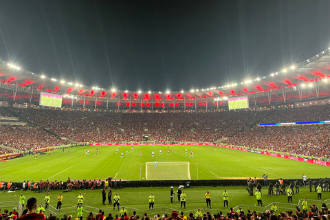 Stadion Maracanã: Bilet na mecz z lokalnym przewodnikiem i napojami