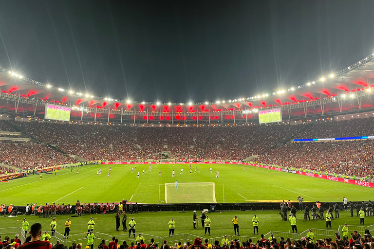 Maracanã Stadion: Match Ticket mit ortskundigem Guide &amp; Getränk