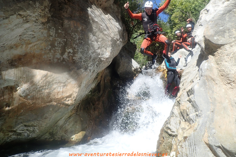 Dziki canyoning w Sierra de las Nieves w MaladzeDziki kanioning w Sierra de las Nieves, Malaga