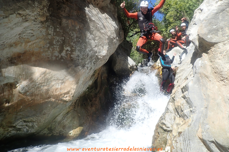 Dziki canyoning w Sierra de las Nieves w MaladzeDziki kanioning w Sierra de las Nieves, Malaga