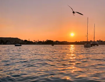 Cagliari: Bootsfahrt bei Sonnenuntergang mit Aperitif und Prosecco
