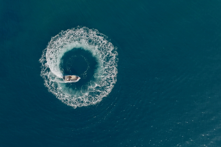 Aluguel de barcos em Santorini - sem licença - 5 horas ou 10 horasAluguel de barco de dia inteiro