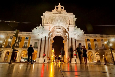 Lisboa: espectáculo de fado, cena y tour nocturno