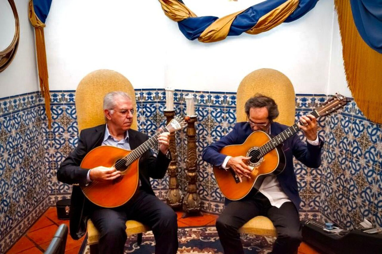 Lisboa: Autêntico show de fado, jantar e passeio noturnoLisboa: Autêntico Show de Fado, Jantar e Excursão Noturna