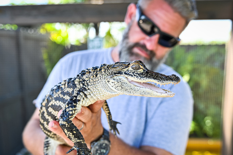 Everglades: Sawgrass Park Airboat Tour with Exhibit Entrance