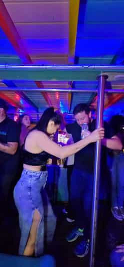 Μεντεγίν: Rumbero Party Bus με όλη την μπύρα που μπορείτε να πιείτε ...