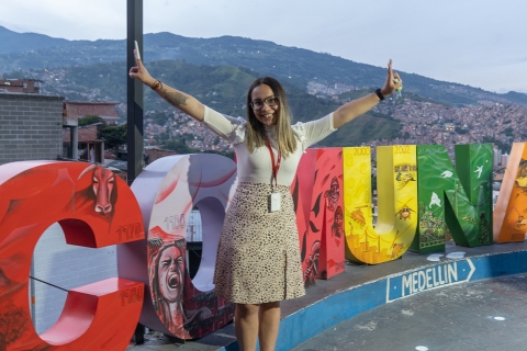 Medellín: CityTour + GraffitiTour y Arte Urbano en la Comuna 13(Copia de) Comuna 13: Recorrido Graffiti con Degustación, Espectáculo en Vivo y Galería