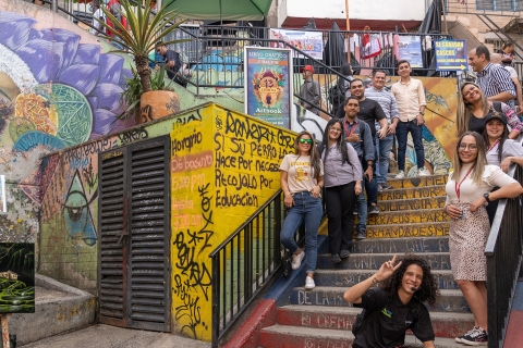 Medellin: CityTour + GraffitiTour i sztuka miejska w Comuna 13(Kopia) Comuna 13: Graffiti Tour z degustacją, pokazem na żywo i galerią
