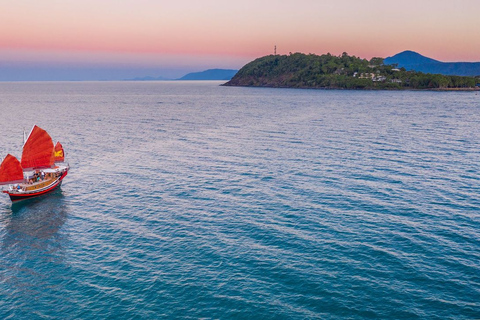 Port Douglas: Crociera al tramonto su una giunca cinese ShaolinPort Douglas: Shaolin Sunset Sail