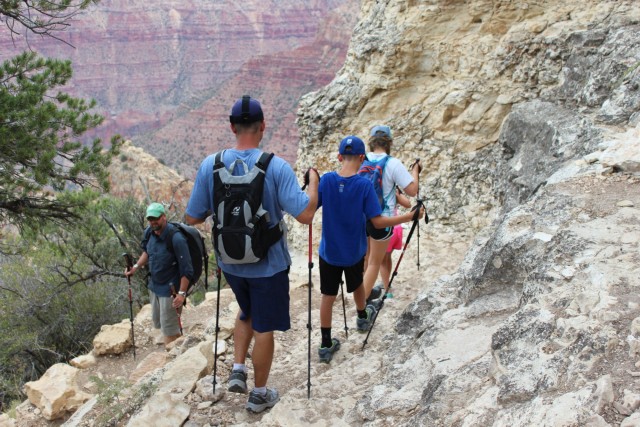 Visit Grand Canyon Private Day Hike and Sightseeing Tour in Grand Canyon