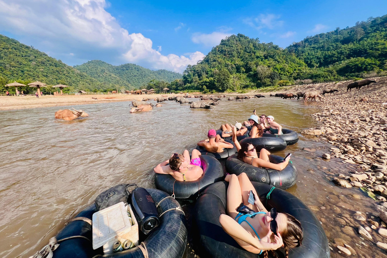 Excursión de un día a Chiangmai: senderismo, cataratas y tubing