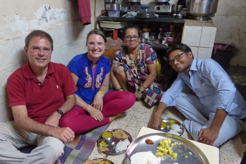 Dharavi Walking Tour z opcjami (prywatny)Wycieczka po Dharavi i rodzinny lunch (prywatny)