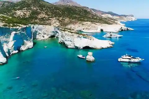 Milos: cruzeiro RIB privado na costa sul com visita a Kleftiko