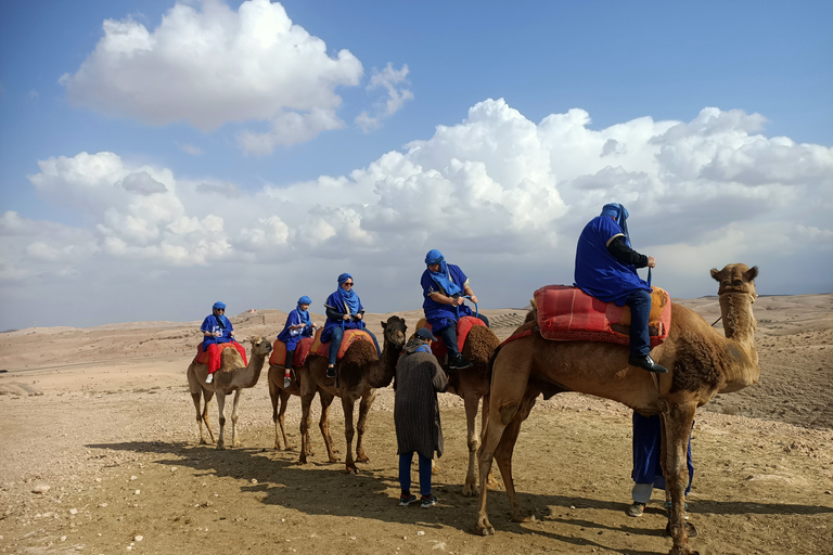 Kameelrit bij zonsondergang in de Agafay-woestijn vanuit Marrakesh