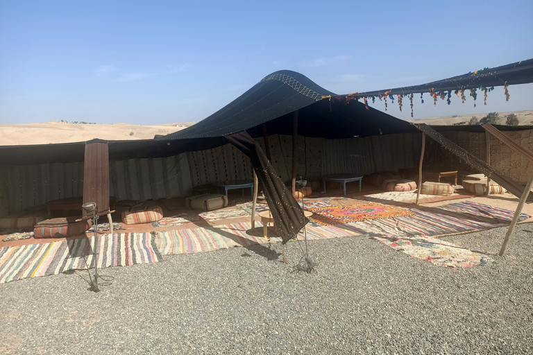 Passeio de camelo ao pôr do sol no deserto de Agafay saindo de Marrakech