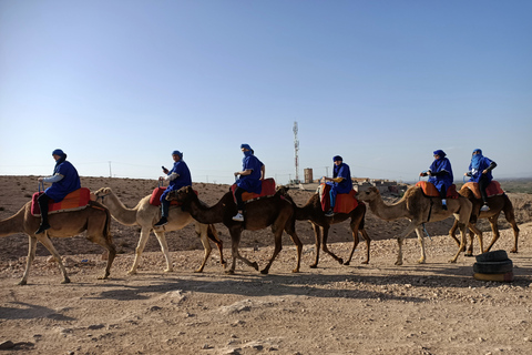 Paseo en camello al atardecer en el desierto de Agafay desde Marrakech