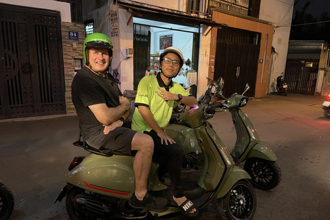 Saigon: Night Craft Beer och Street Food Tour med VespaZonerna 1, 3 och 5