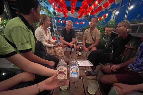 Saigon: Night Craft Beer och Street Food Tour med VespaZonerna 1, 3 och 5