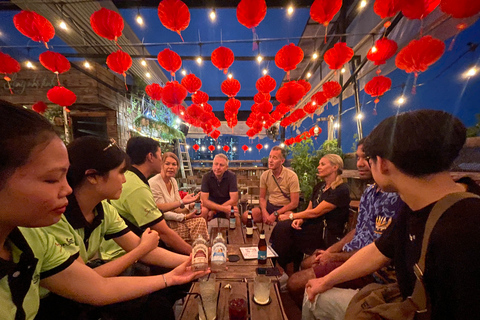 Saigon: Night Craft Beer och Street Food Tour med VespaZonerna 1, 3 och 5