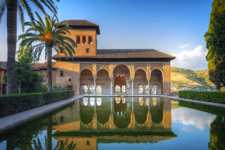 Au départ de Malaga : Alhambra et chapelle royale avec billets d'entrée