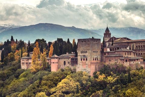 Desde Málaga: Alhambra y Capilla Real con entradas