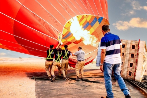 Dubai: Sonnenaufgangs-Heißluftballonfahrt mit FrühstücksbuffetDubai: Sonnenaufgangs-Heißluftballon-Ticket mit Frühstücksbuffet