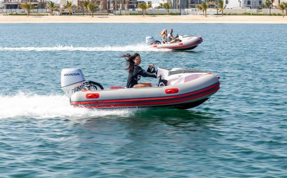 Selbstfahrer-Boot-Wassersport-Trip in Dubai