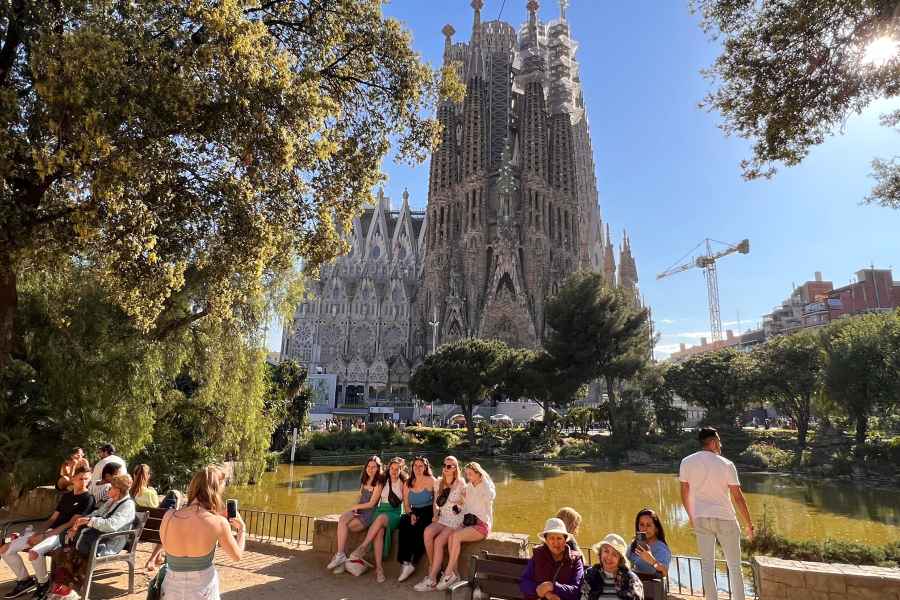 Barcelona: Gaudí-Spaziergang mit Sagrada Familia-Ticket