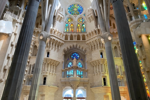 Barcelona: Sagrada Família i zwiedzanie domów GaudiegoWycieczka po chińsku