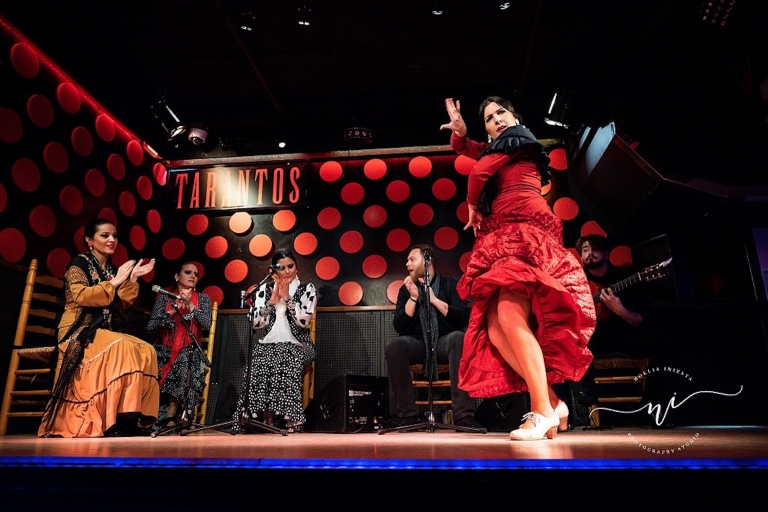Barcelona: rondleiding door de gotische wijk met flamenco en tapasRondleiding in het Japans