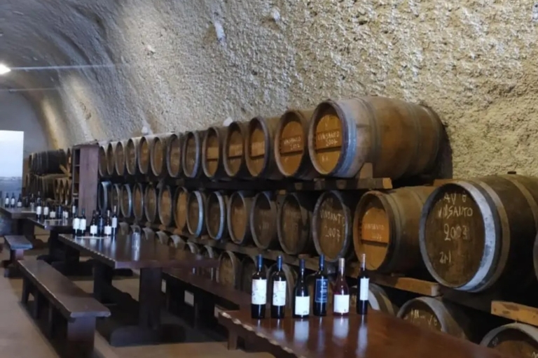 Santorini: wijntour bij zonsondergang met gecertificeerde wijngidsSantorini: privétour bij zonsondergangwijn met gelicentieerde wijngids