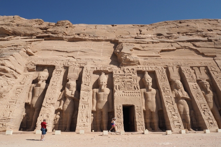 Von Assuan aus: Abu Simbel Tempel Tour mit dem FlugzeugAssuan: Abu Simbel Tempel Guide Tour mit Flugzeug Griechisch