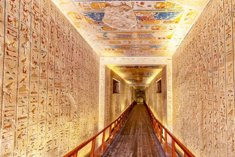 From Aswan: Private Overnight Trip to Luxor with Temples