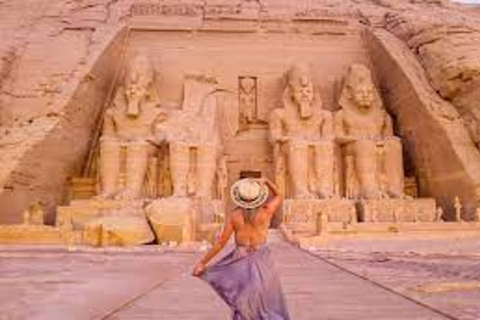 Da Assuan: tour privato di Abu Simbel con guida in auto