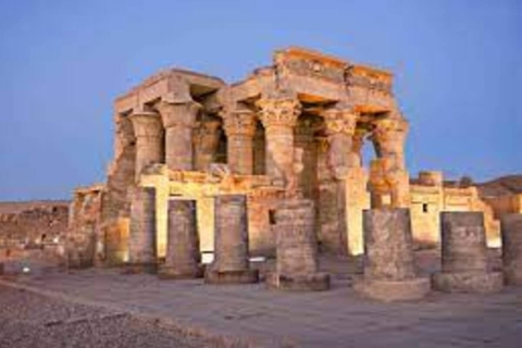 Aswan: Tour Edfu en Kom Ombo-tempels per autoTalen in plaats van Engels