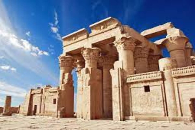 Aswan: Tour Edfu en Kom Ombo-tempels per autoTalen in plaats van Engels