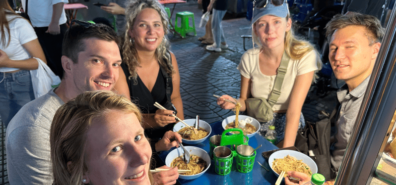 Bangkok: Tour gastronomico notturno con degustazione di cibo di strada