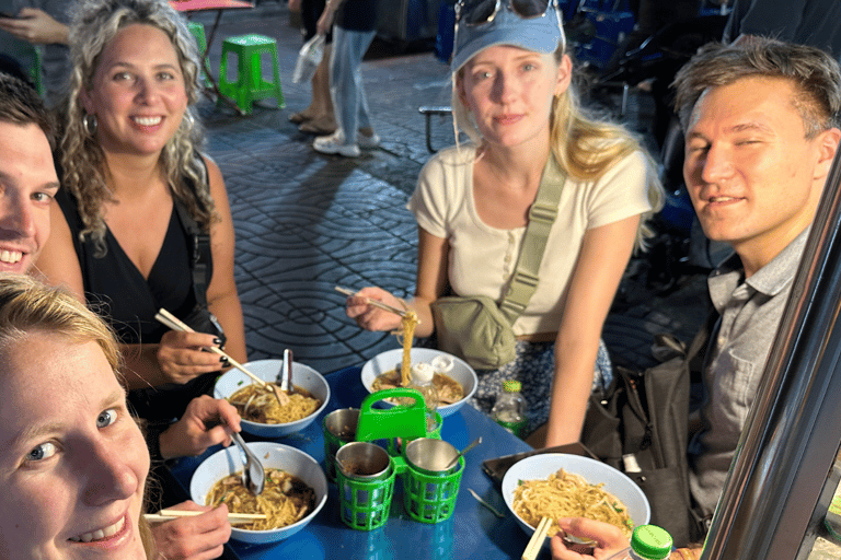 Bangkok: Tour gastronomico notturno con degustazione di cibo da strada