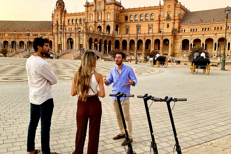 Sevilla: elektrische scootertour door de stadSevilla: elektrische scootertour langs pleinen en lokale plekken