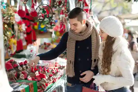 Festive Journey in Sirmione Christmas Walking Tour (visite à pied de Noël à Sirmione)