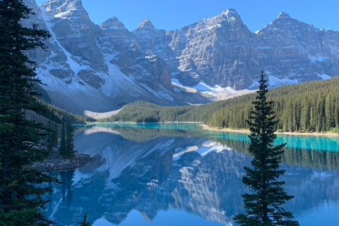 From Banff/Canmore: Moraine Lake Round-Trip Private Transfer