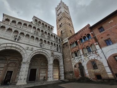 Lucca, Guided Small Group Highlights Walking Tour - Housity