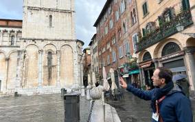 Lucca: Guided Small Group Highlights Walking Tour