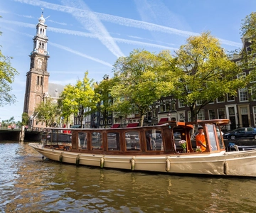 Amsterdam: Open Boat Cruise option Unlimited Drinks & Bite