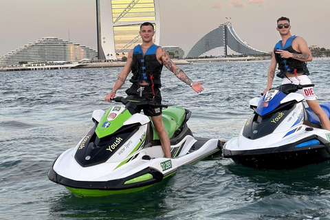 Dubai: Jetski-Abenteuer mit Blick auf den Burj Khalifa und das Burj Al Arab