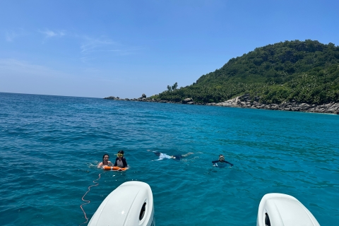 Location de bateaux et excursions autour des îles des SeychellesExcursions en bateau d'une demi-journée autour des îles des Seychelles