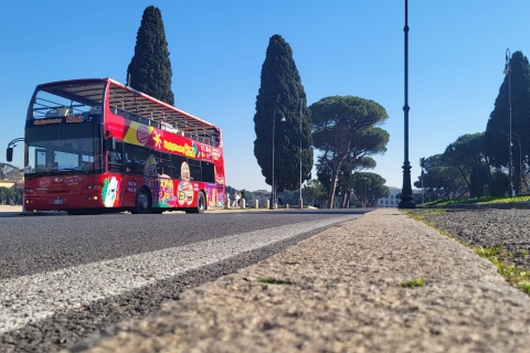 Roma: tour en autobús con paradas libres, Foro Romano y ColiseoAutobús abierto las 24 horas + visita guiada al Coliseo de las 11:30 a. m. en inglés