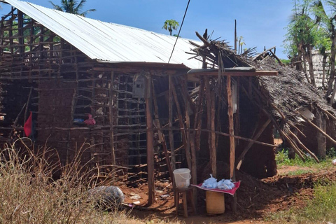 Mtwapa: JumbaRuins &amp; BushVillage Dagsutflykt och middag i byn.