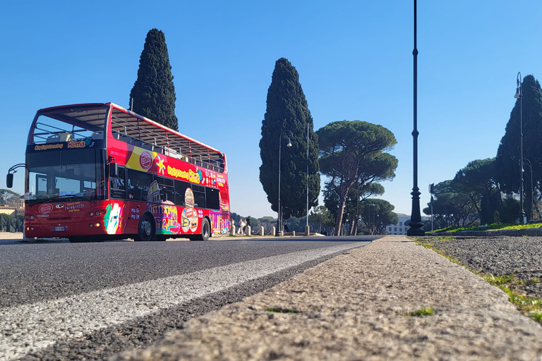 Rom: Hop-on Hop-off busstur och Colosseum-upplevelse48-timmarsbiljett med Colosseum-upplevelse kl. 11.00