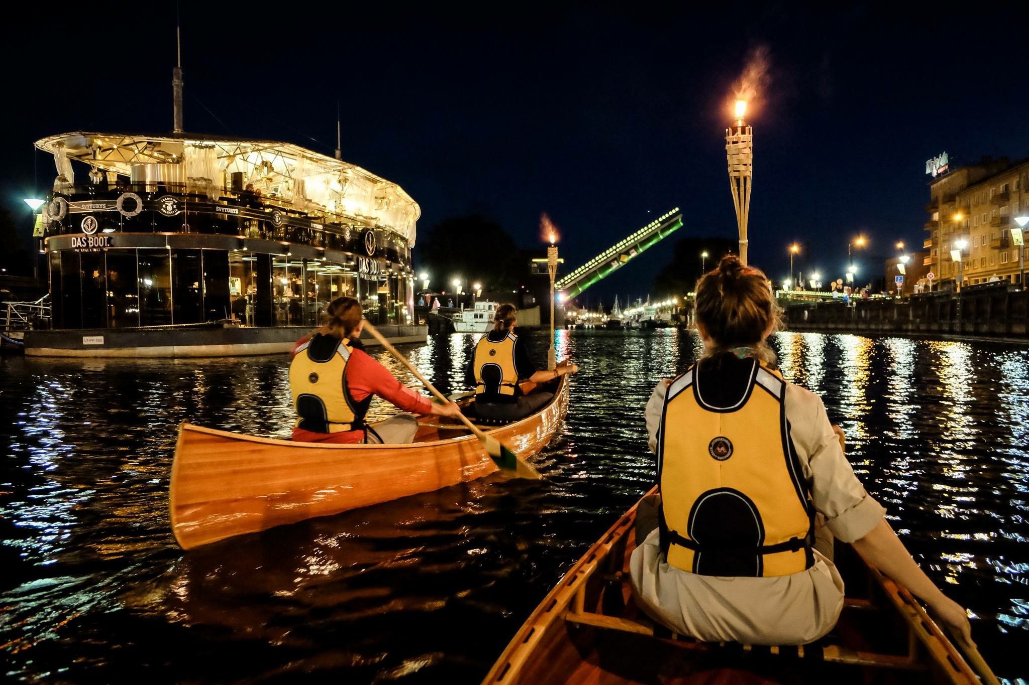 Klaipeda: Abendliche Führung mit dem Holzkanu